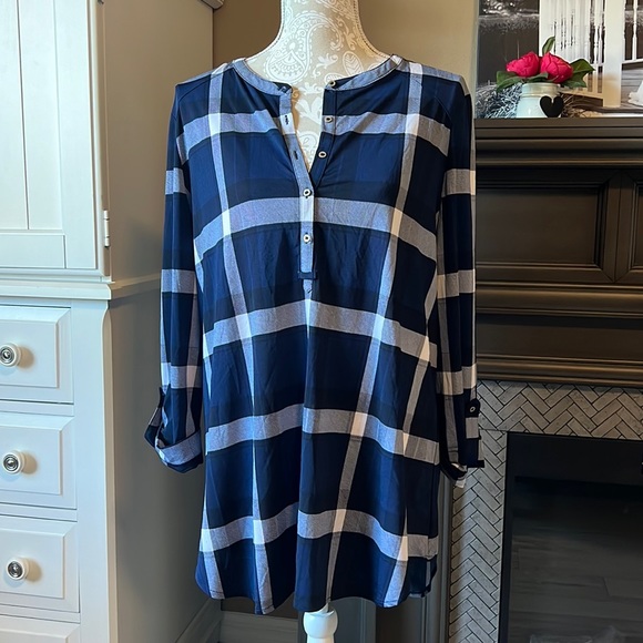 Peter Nygard Tops - • Nygard plaid lightweight top, L •